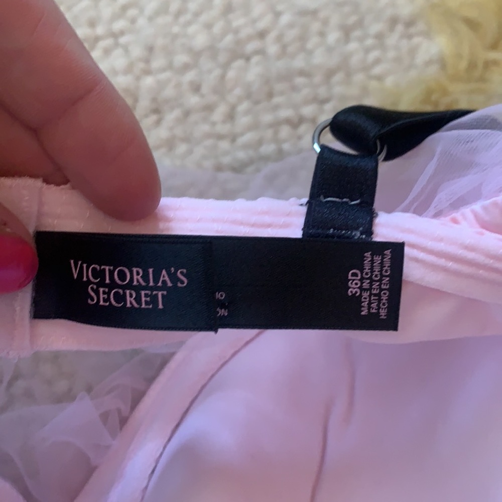 Victoria’s Secret - Picture 3 of 16